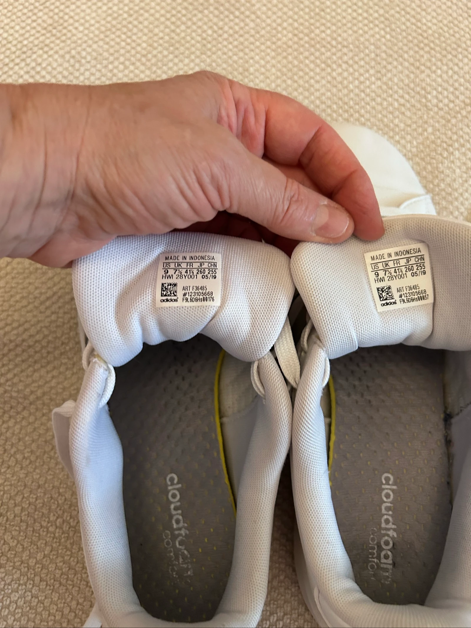 Tênis Adidas Grand Court na cor branca com as três faixas prateadas metalizadas – photo 10